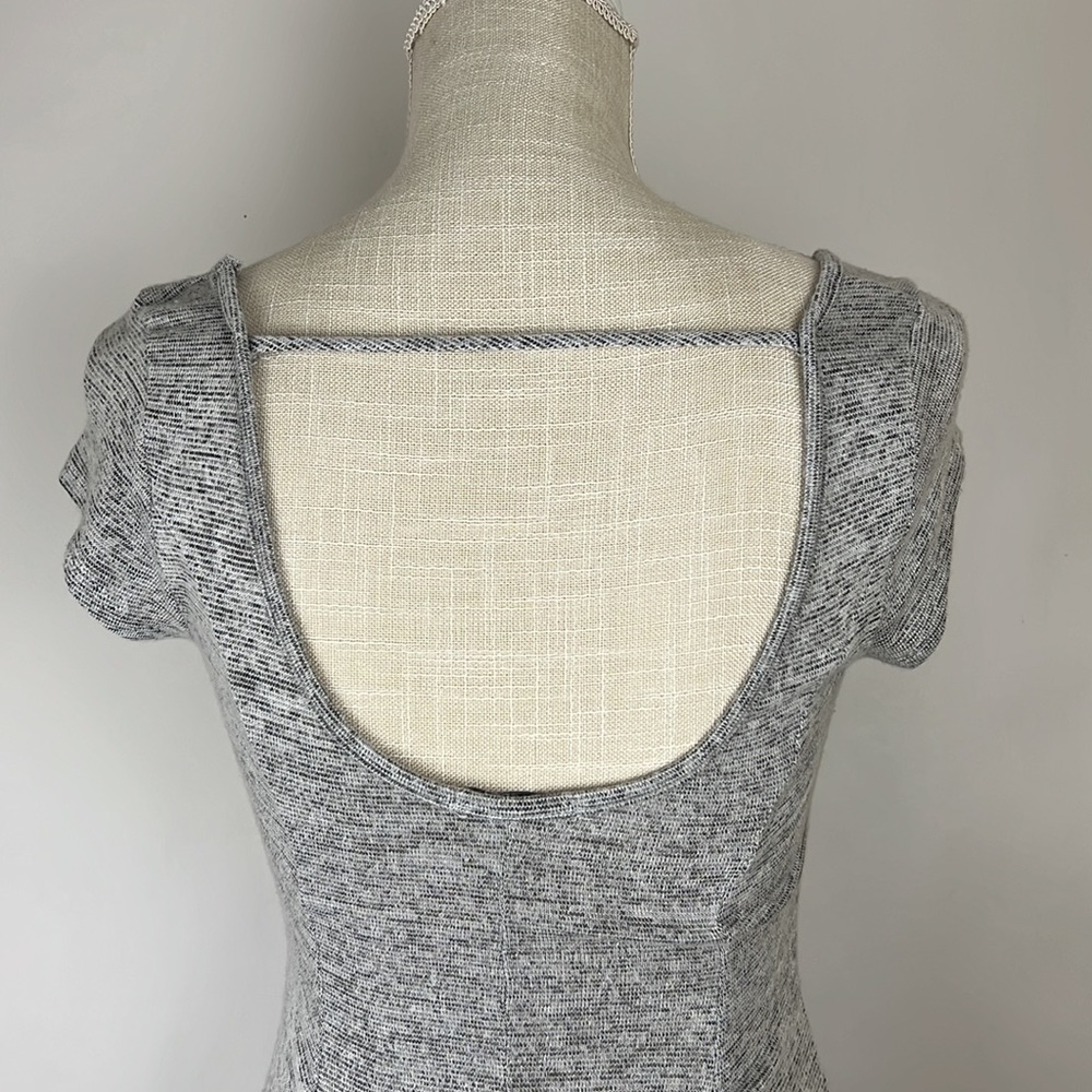 ACEMI from Anthropologie mini dress cap sleeves heathered gray open back - Picture 3 of 7